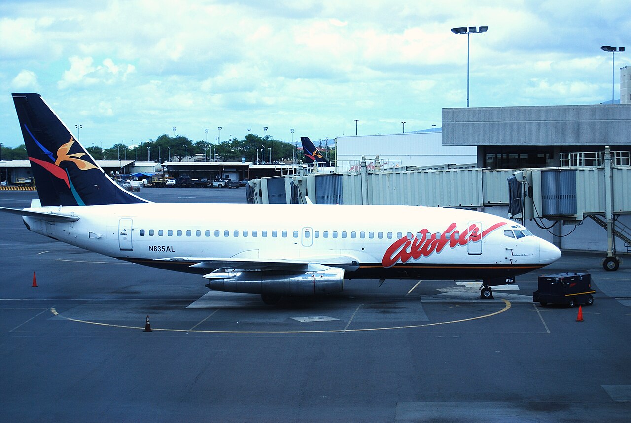 An Aloha Airlines Boeing 737-200 in the airline's tropical livery, the same aircraft type and airline as Flight 243