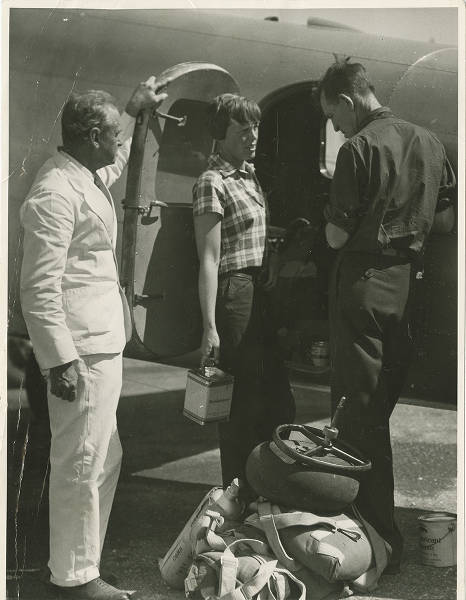 Amelia Earhart with ground crew at Darwin, Australia, on 28 June 1937, three days before her final departure from Lae
