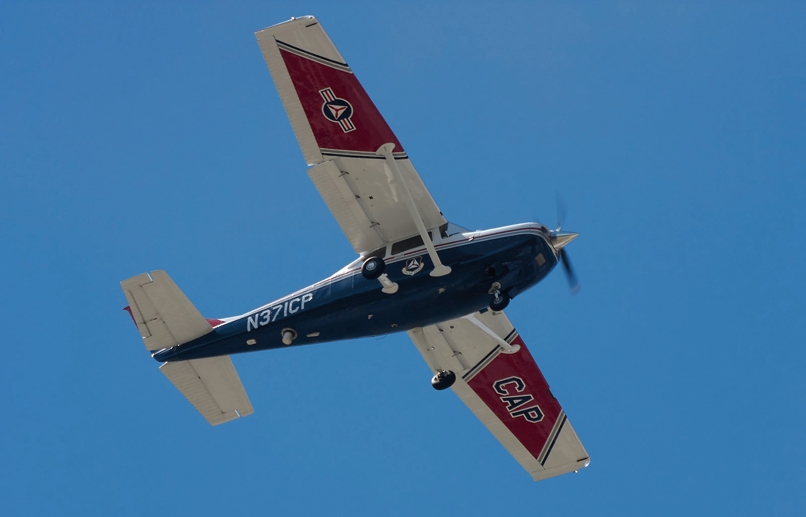A Cessna 182 Skylane, the same type and era of light aircraft as Valentich's VH-DSJ