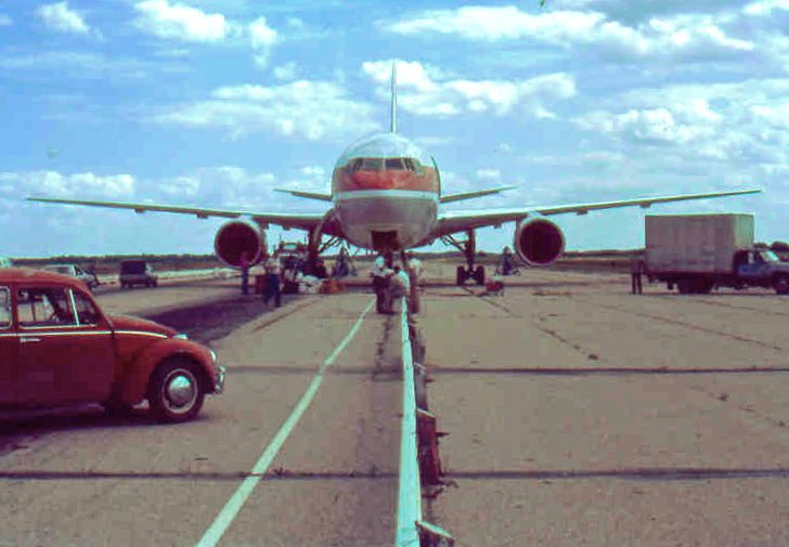 Air Canada Flight 143, the Boeing 767 nicknamed the Gimli Glider, on the ground at Gimli, Manitoba shortly after its emergency landing