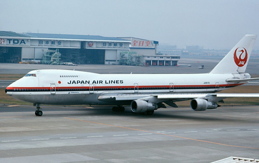 Japan Airlines Boeing 747SR JA8119, the same aircraft damaged in a 1978 tailstrike and later lost as Flight 123, photographed in 1984