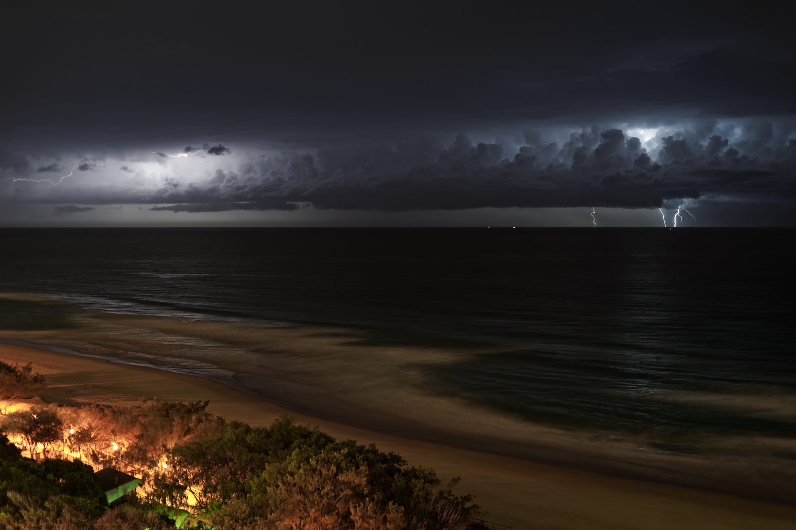 Lightning storm at night, illustrative of the severe tropical thunderstorm LANSA Flight 508 flew into