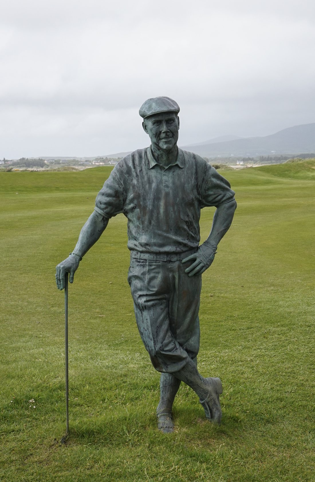 Bronze statue of Payne Stewart in his trademark plus-fours and flat cap at Waterville Golf Links, County Kerry, Ireland